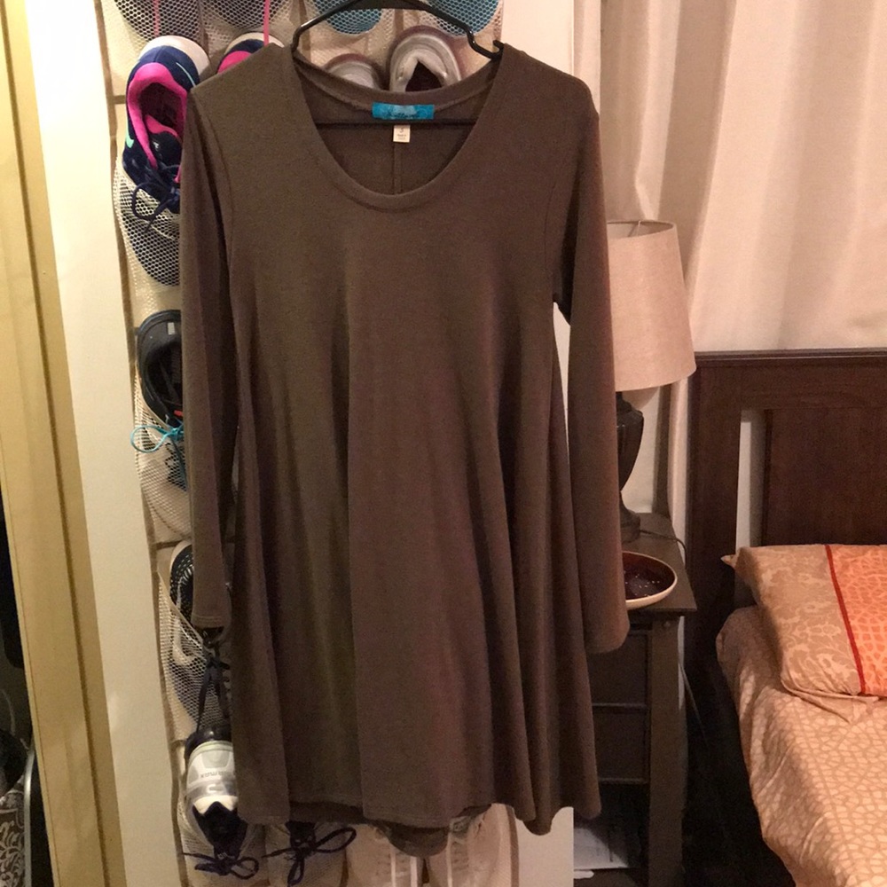 Long sleeve shift dress